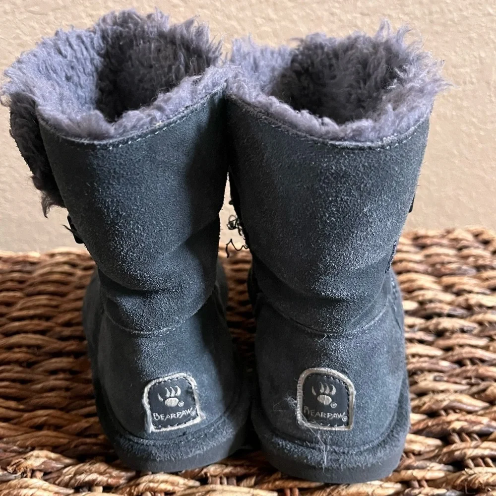 Bearpaw girls boots gray silver Sz 13 toggle closure suede wool lined